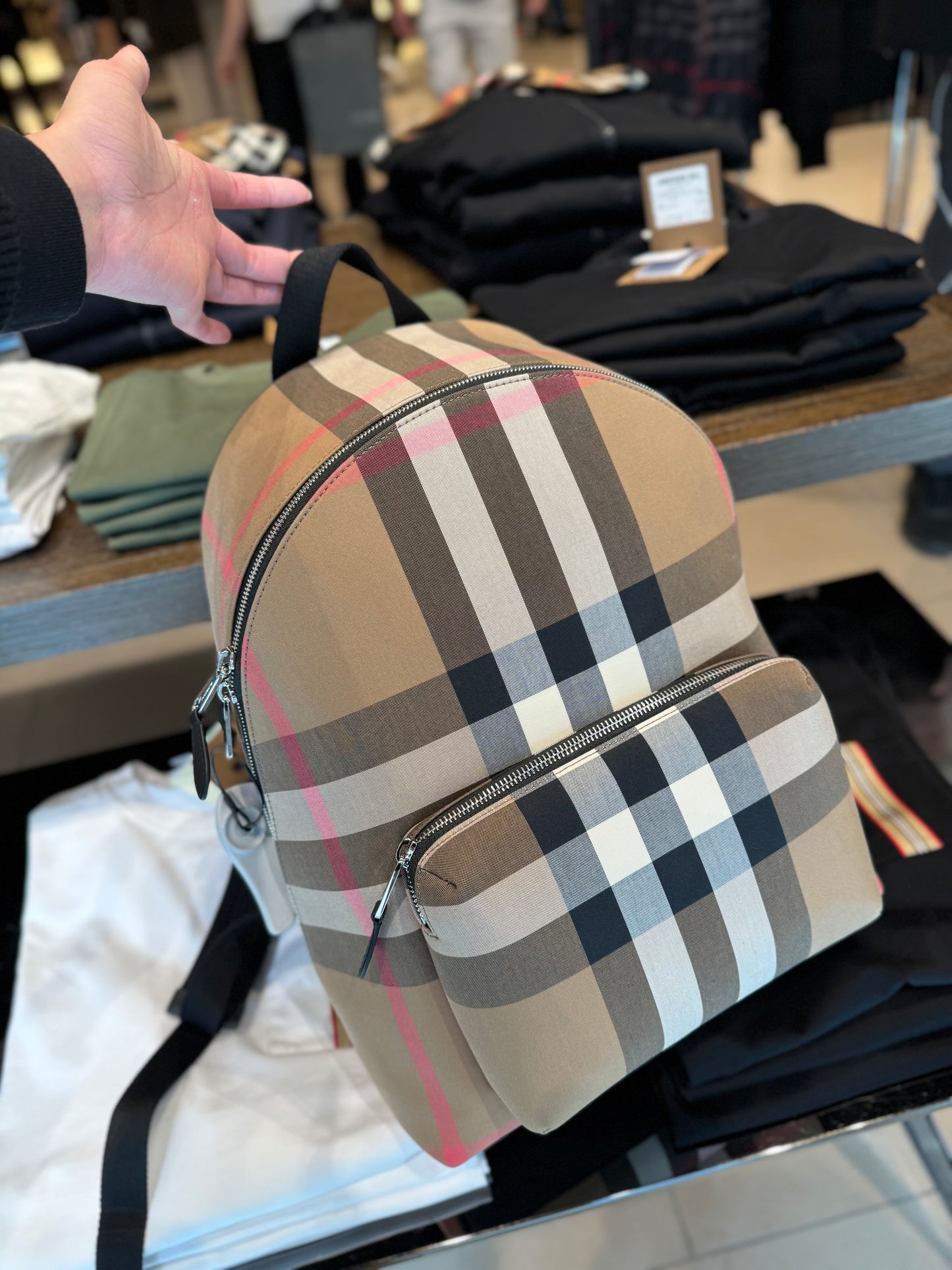 Burberry 經典格仔背囊