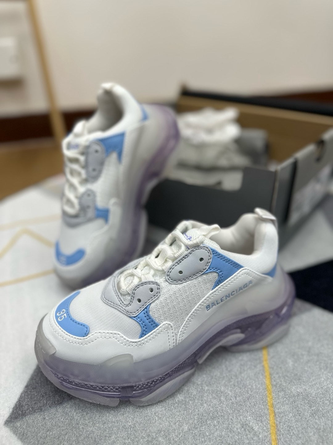 ‼️Balenciaga Triple S‼️
超美的馬卡龍色😍