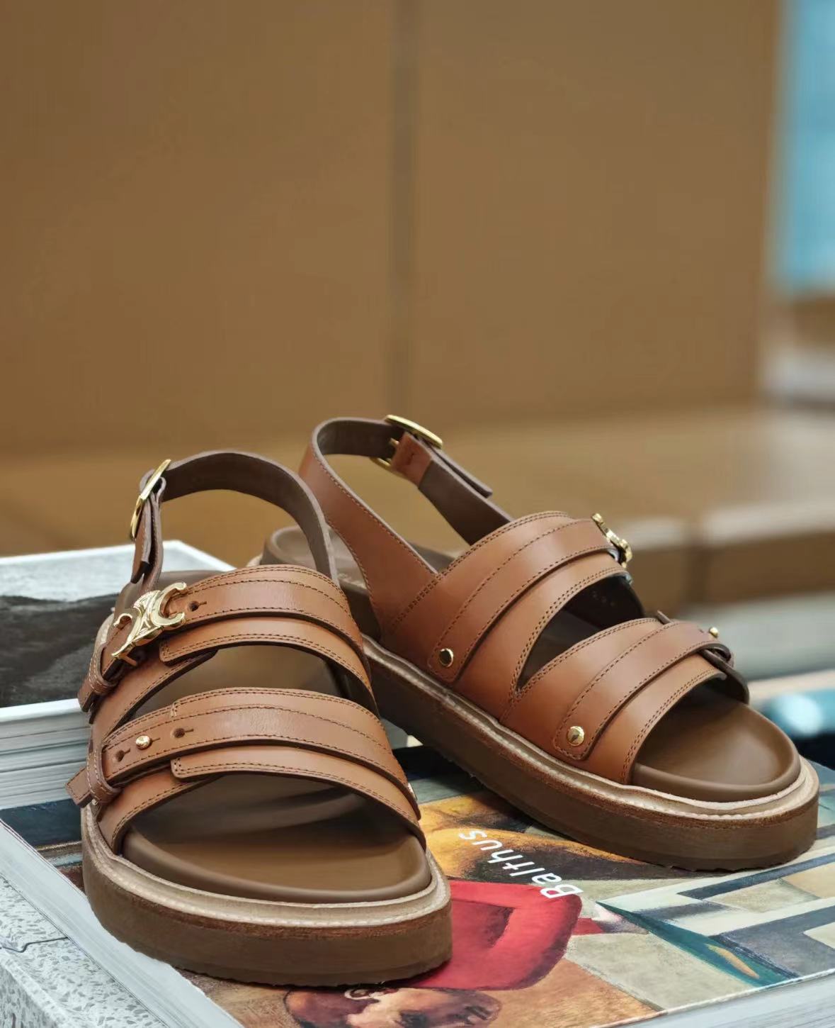 CELINE - TIPPI TRIOMPHE SANDAL IN CALFSKIN TAN