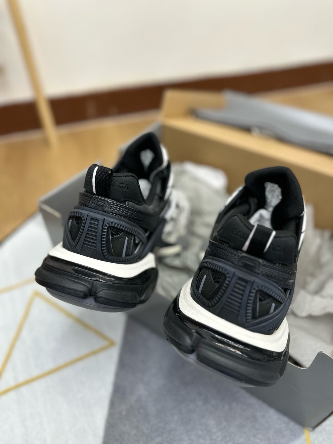 ‼️Balenciaga Track‼️
男裝黑白