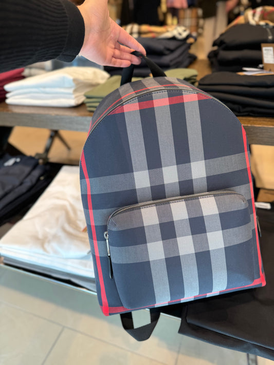 Burberry 經典格仔背囊